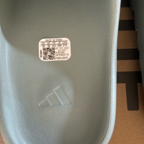 Yezzy Slide Salt size 10 - Picture 2 of 5